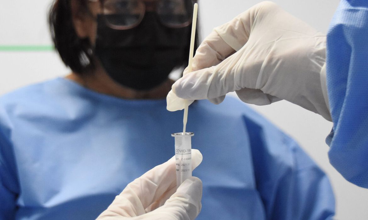 Covid-19 causou metade das mortes por vírus respiratórios em 4 semanas