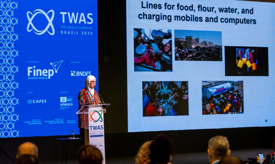 Professora de Gaza destaca esforço para manter ensino em meio à guerra