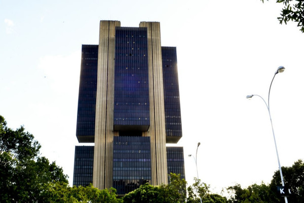 Banco Central passa a bloquear chaves Pix usadas em golpes e fraudes