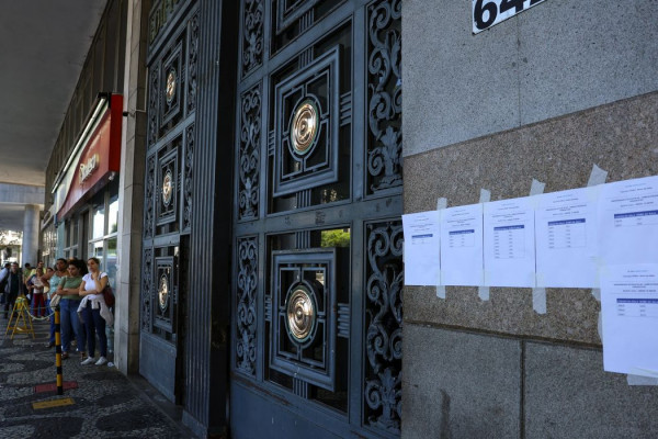 Portões nos locais de prova do CNU 2025 são fechados