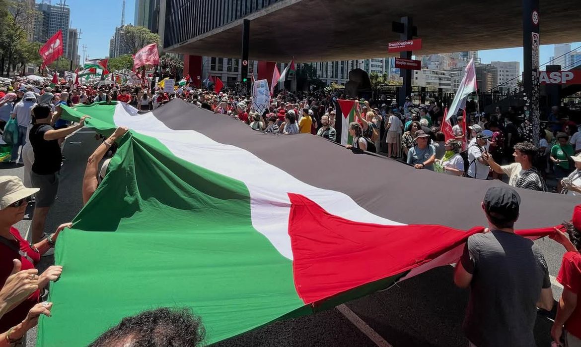 Ato pede libertação de ativistas de flotilha e medidas duras do Brasil