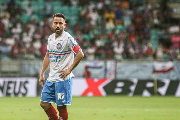 Everton Ribeiro passa por cirurgia de tireoide devido a um câncer 