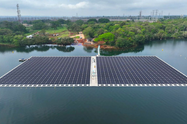 Usina de Itaipu termina montagem de ilha solar que vai gerar energia
