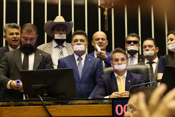 Conselho de Ética abre processo contra deputados envolvidos em motim