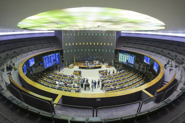Câmara aprova colaboração entre órgãos para fiscalização de crimes