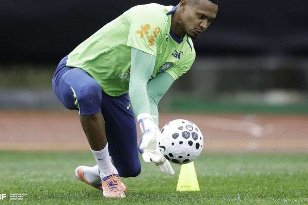 Goleiro John diz que primeira convocação para a seleção é um sonho