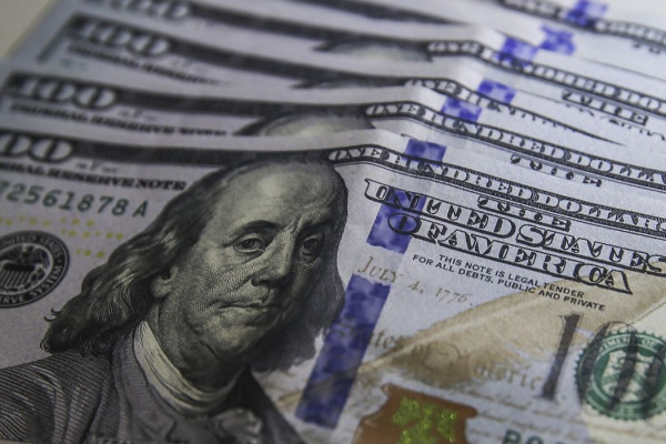 Dólar sobe para R$ 5,35 em meio a tensões com medida provisória