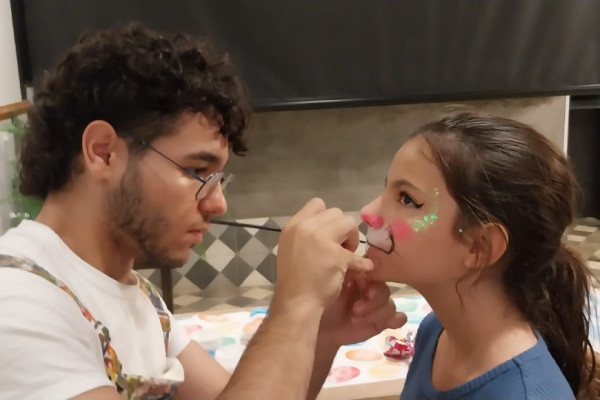 ShoppingSantaÚrsula celebra o Mês das Crianças com oficinas criativas e espetáculo teatral gratuito