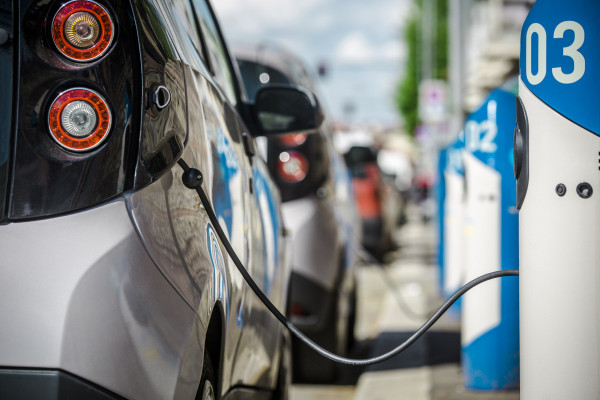 Venda de veículos eletrificados segue em alta no Brasil