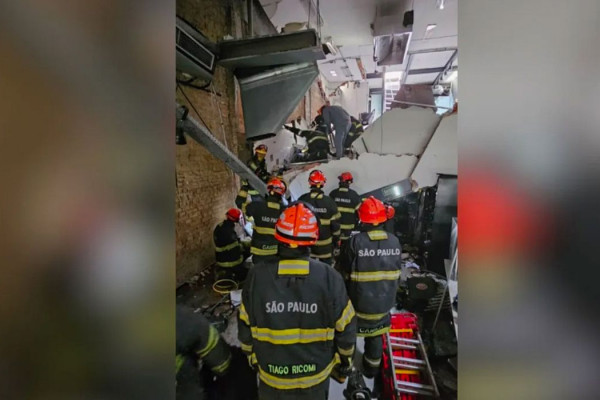 Bombeiros descartam explosão antes de desabamento em restaurante em SP