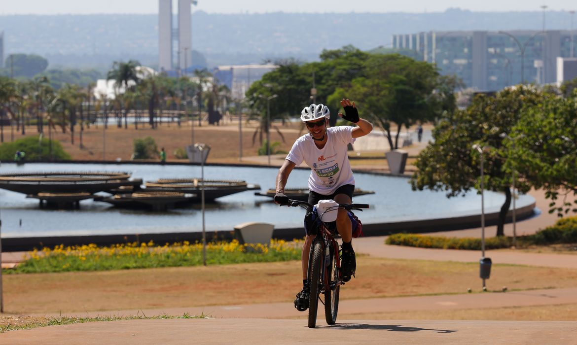 Ambientalista promove educação em viagem de bicicleta do Rio a Belém