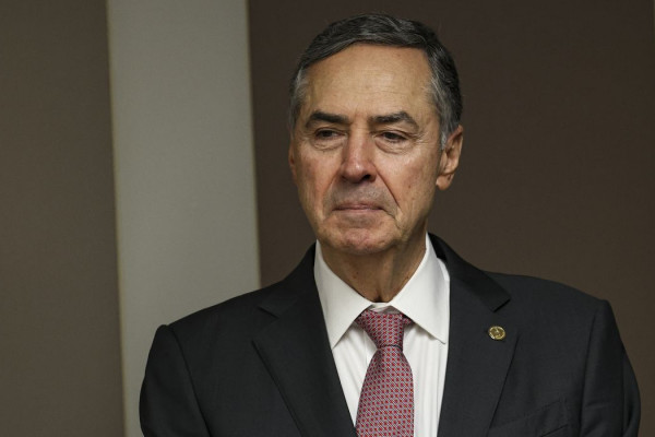 Não tem relação com sanções dos EUA, diz Barroso sobre saída do STF