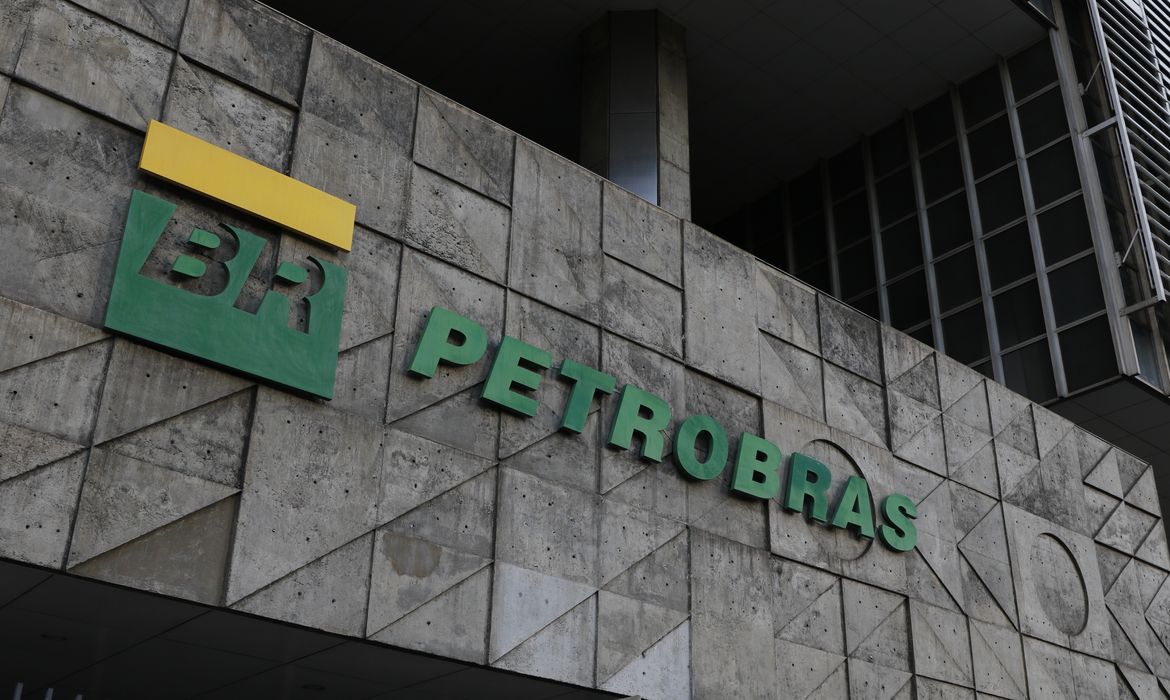 Petrobras anuncia R$ 2,6 bilhões para indústria naval na Bahia