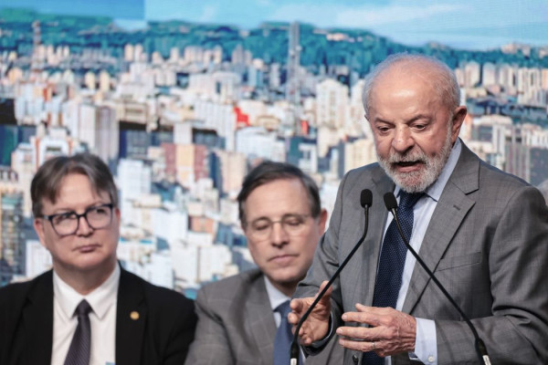 Lula critica decisão do Congresso de não taxar mais ricos, bets e fint