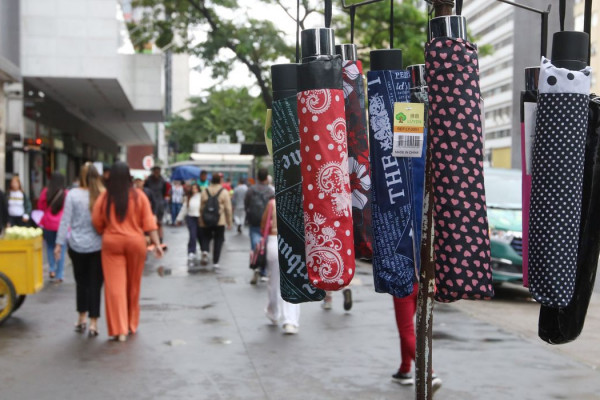 Frente fria chega a São Paulo a partir de segunda com chuvas e ventos