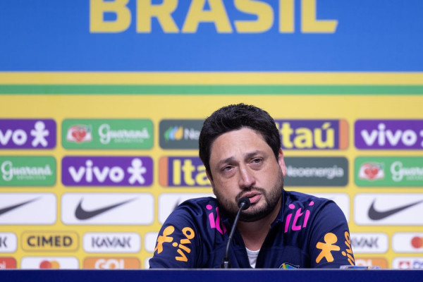 Programa Stadium, da TV Brasil, apresenta entrevista com Arthur Elias