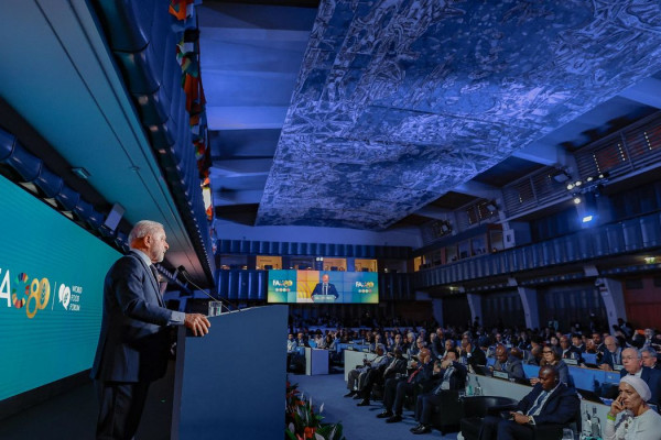 Lula diz que fome não é problema econômico, mas político