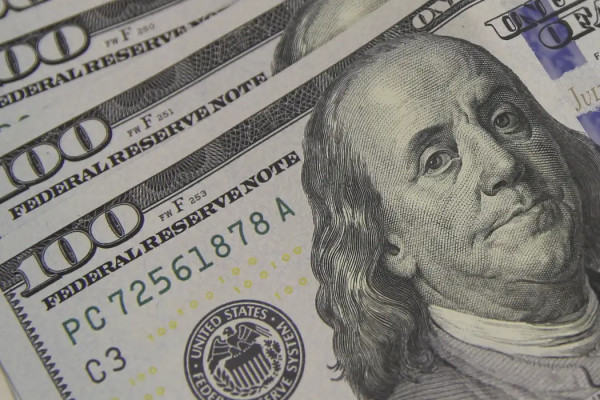 Dólar cai para R$ 5,46 com alívio nas tensões entre EUA e China