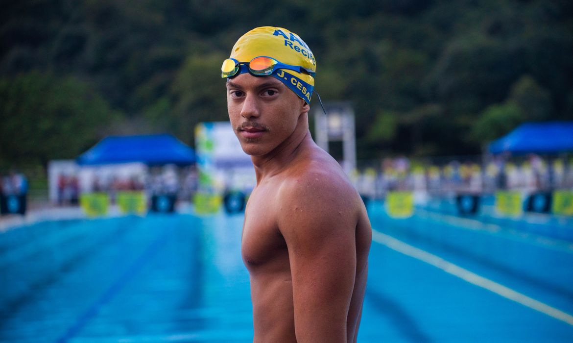 Nadador de Recife tenta aumentar coleção de ouros nos Jubs