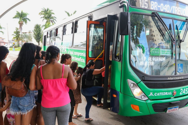 Setor de serviços cresce 0,1% em agosto e amplia recorde