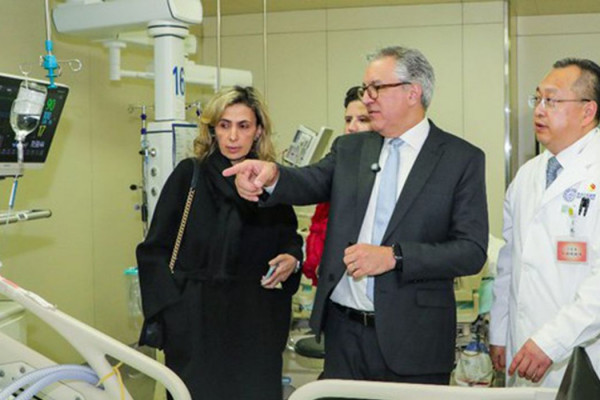 Padilha visita modelo de hospital inteligente na China