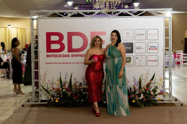 Larissa Tonelli e Mari Oliveira  - Najayra Castro