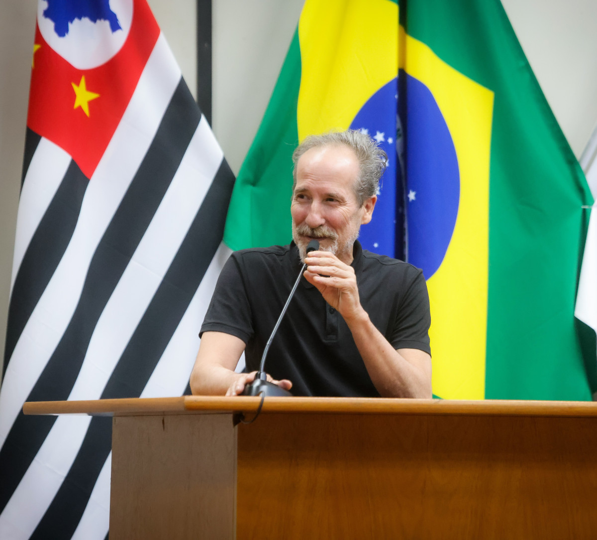 Zambianchi na tribuna da Câmara de Ribeirão: trajetória lembrada