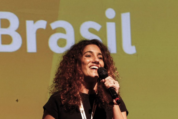 EBC: Antonia Pellegrino recebe Prêmio Amigos do Cinema Infantil