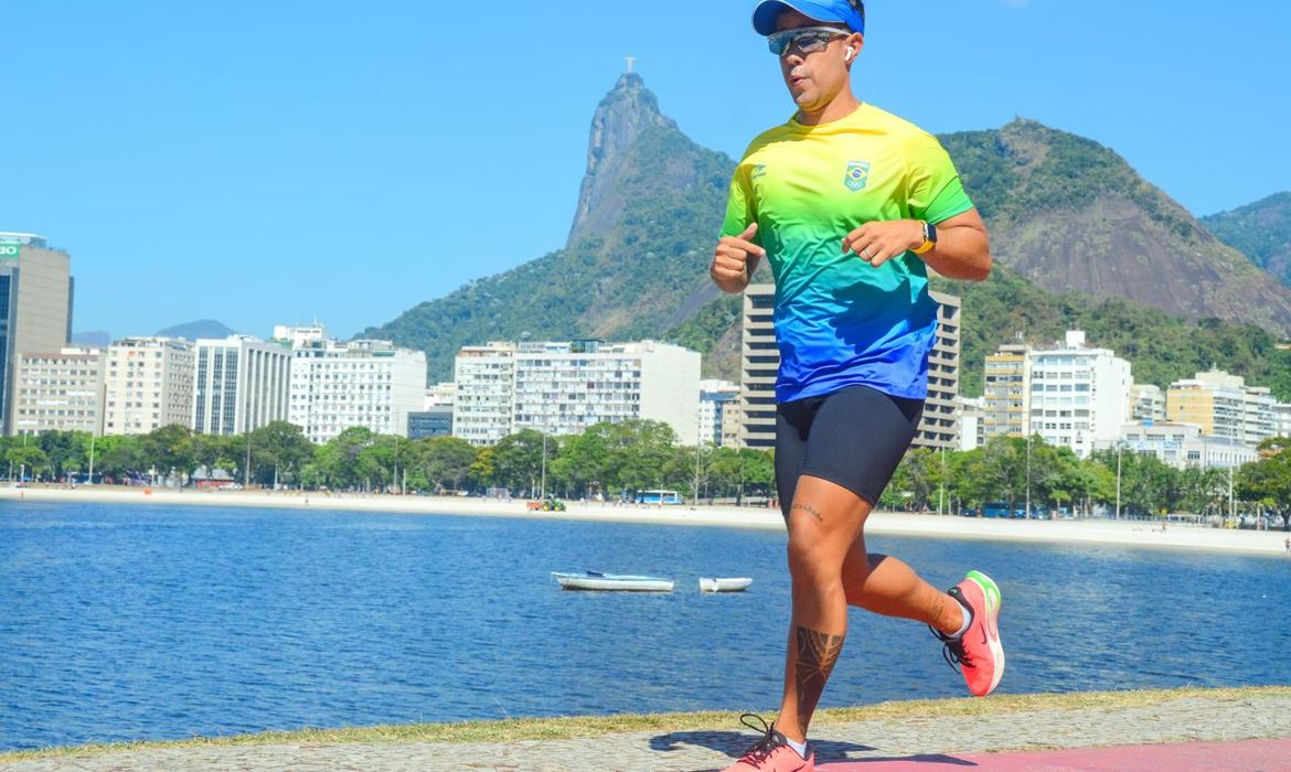 Carioca aproveita prova de rua para visitar o Cristo pela primeira vez