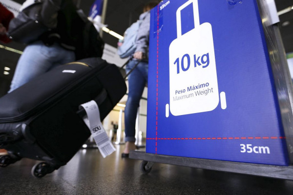 Aéreas terão que explicar mudanças na cobrança de bagagens de mão