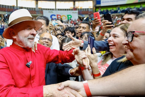 Lula defende América Latina independente contra fala grossa externa