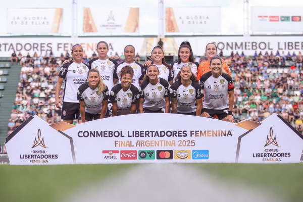 Libertadores: Corinthians faz história com tricampeonato consecutivo