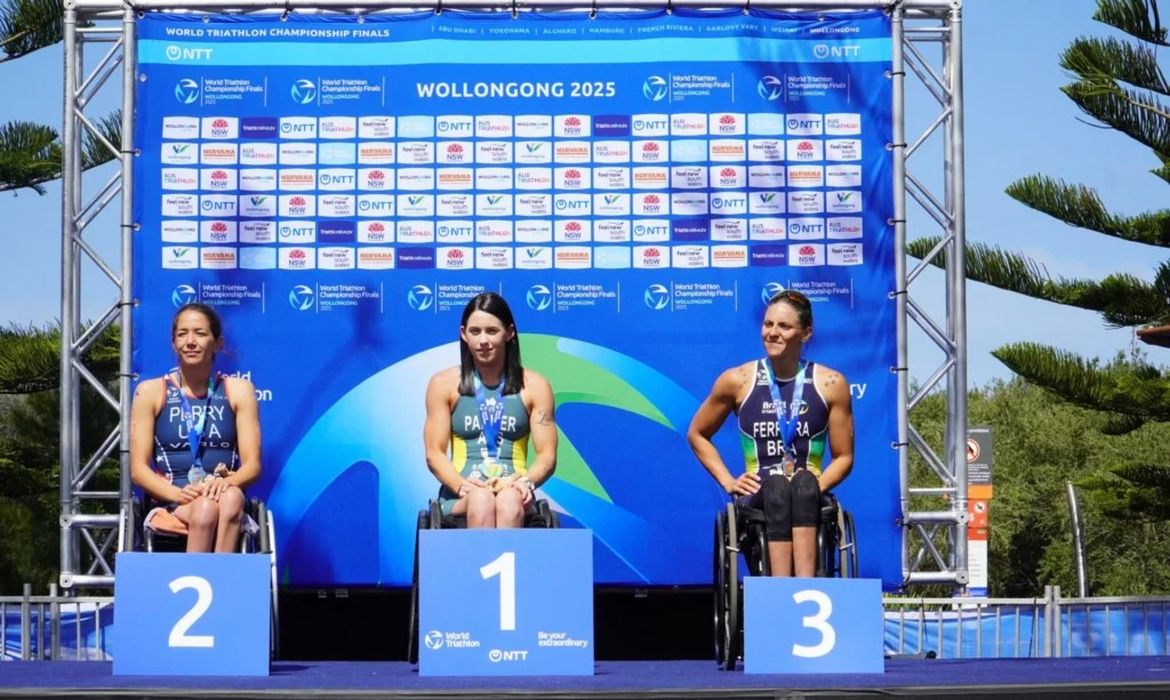 Jéssica Ferreira conquista bronze no Mundial de triatlo paralímpico