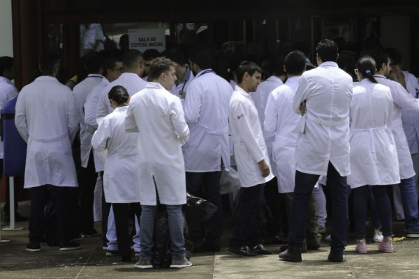 Revalida 2025/2: prazo para envio de diploma médico começa hoje