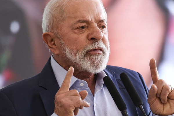 Lula chama América Latina de zona de paz e critica intervenções