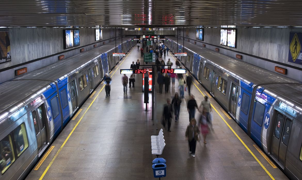 Veja o que fazer para reaver objetos caídos nos trilhos do Metrô/Rio