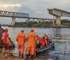Carreta é retirada do Rio Tocantins dez meses após colapso da Ponte JK
