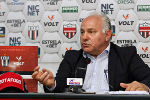 Toninho Cecílio não resistiu à campanha ruim do Botafogo na série B
