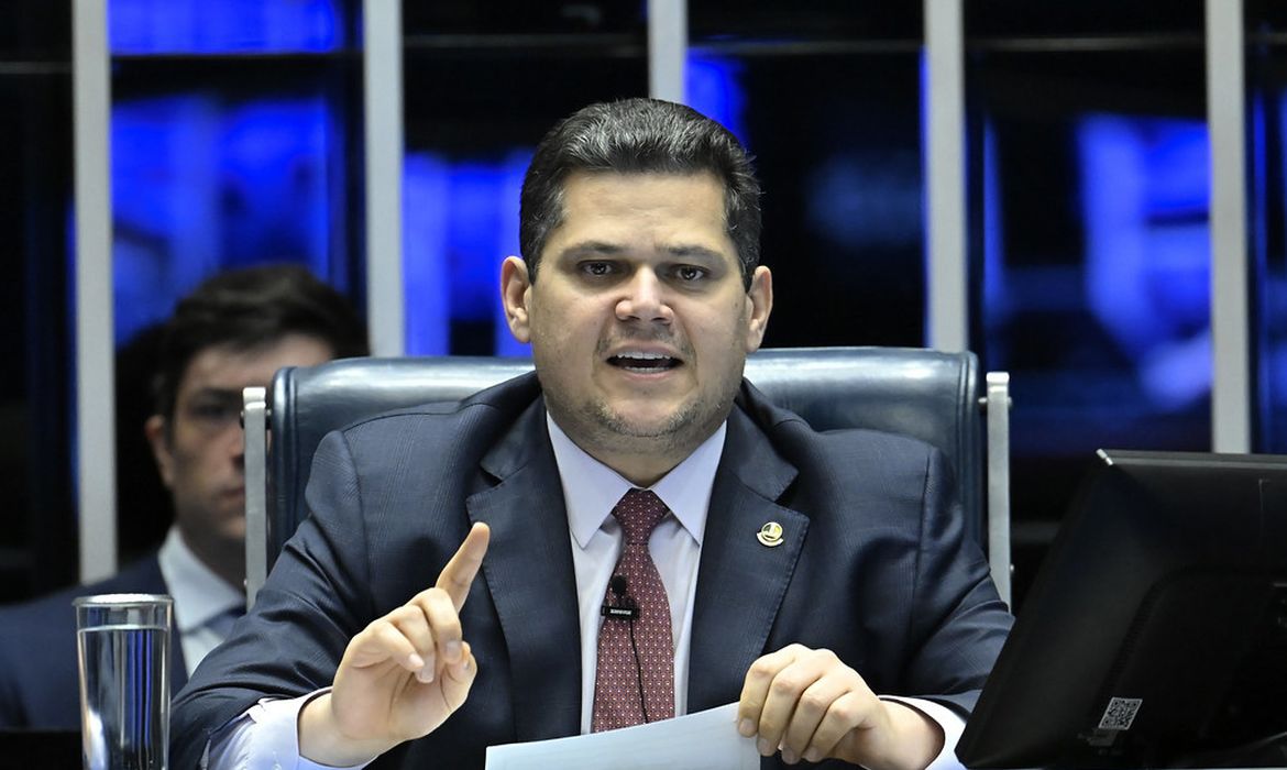 Senado adia votação de lei que tira resposta a tarifaço do teto fiscal