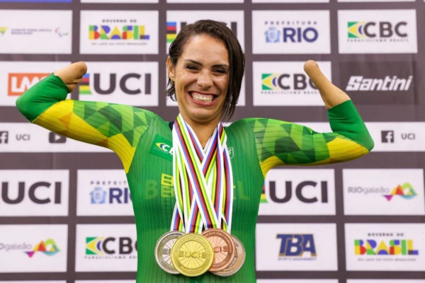 Sabrina Custódia conquista prata e fecha Mundial com quatro medalhas