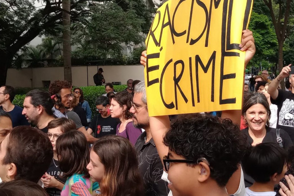 Defensoria pede R$ 759 mil em ação contra shopping de SP por racismo