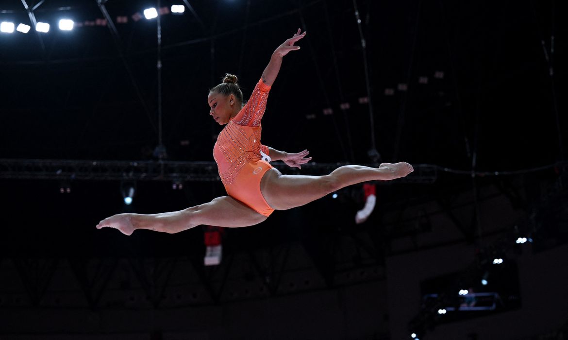 Flávia Saraiva vai à final da trave no Mundial de Ginástica Artística