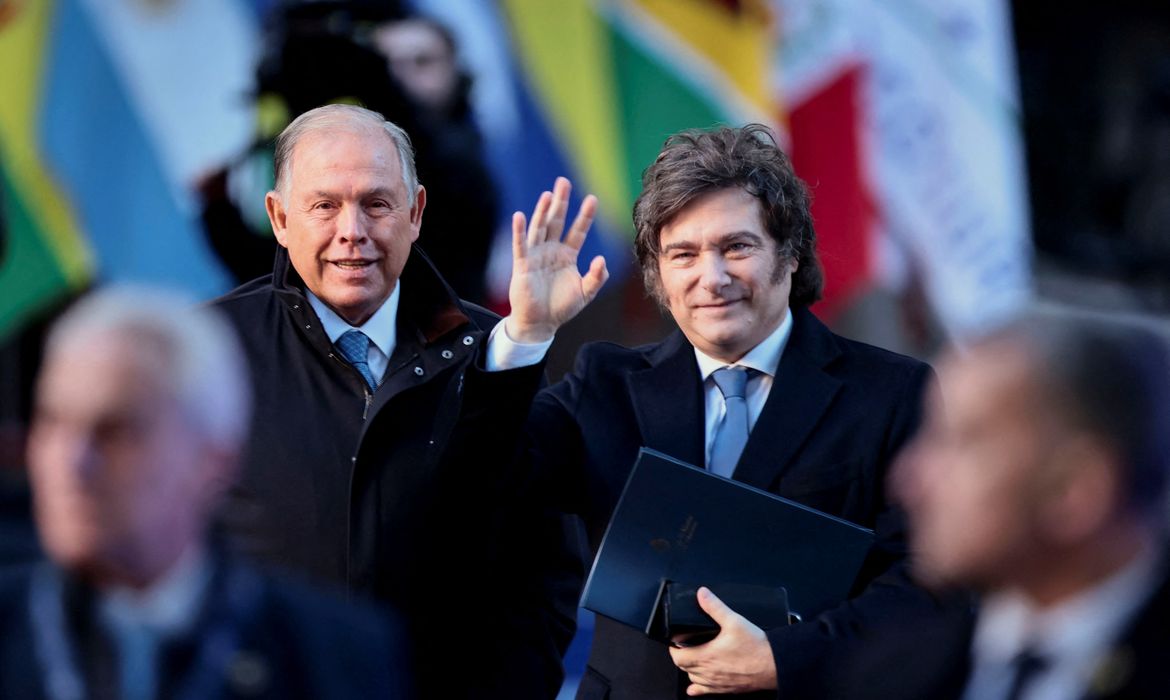 Chanceler da Argentina pede demissão dias antes de eleição legislativa