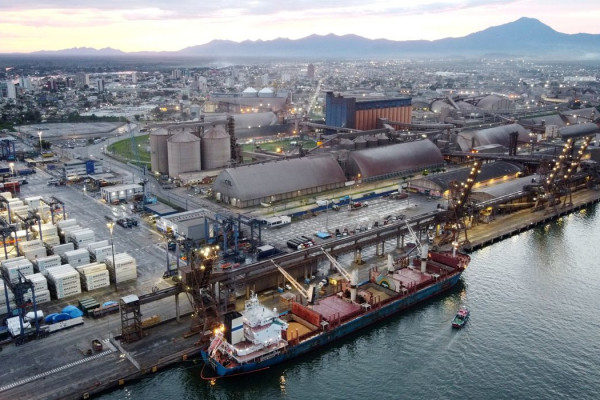 Porto de Paranaguá é concedido ao Consórcio Canal Galheta Dragagem