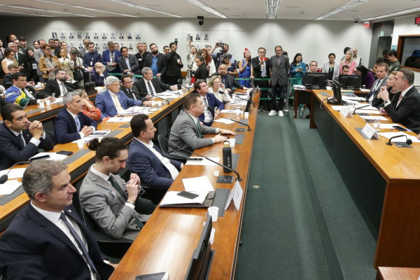 Conselho de Ética arquiva representação contra Eduardo Bolsonaro