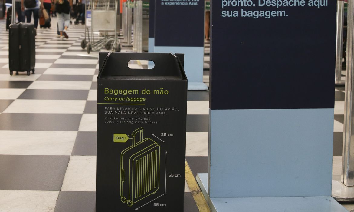 Senado aprova gratuidade para bagagem de mão em voos 
