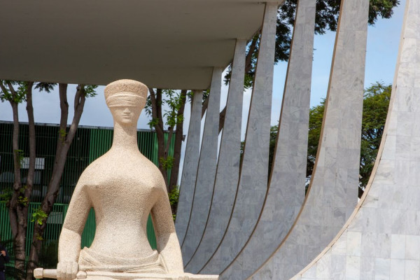 STF julgará se homem em união homoafetiva pode ter licença-maternidade