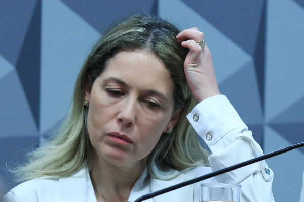 Mulher de ex-procurador-geral do INSS fica em silêncio na CPMI