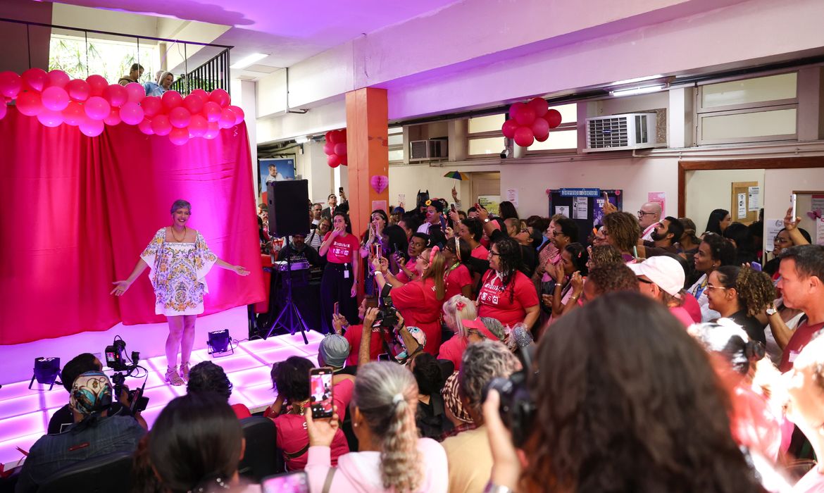 Inca promove autoestima de pacientes em celebração do Outubro Rosa