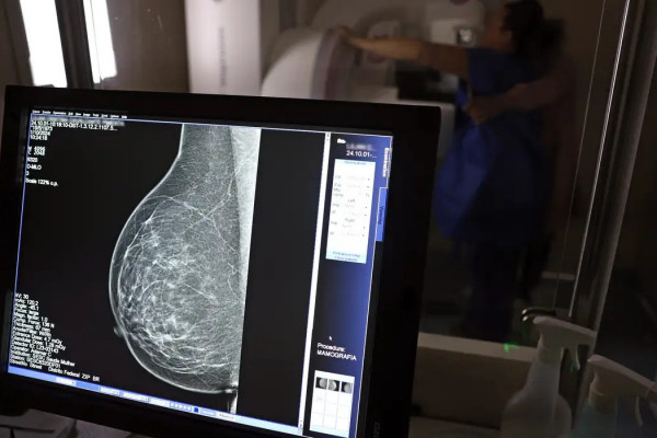 Outubro Rosa: como receber o auxílio-doença em tratamento de câncer